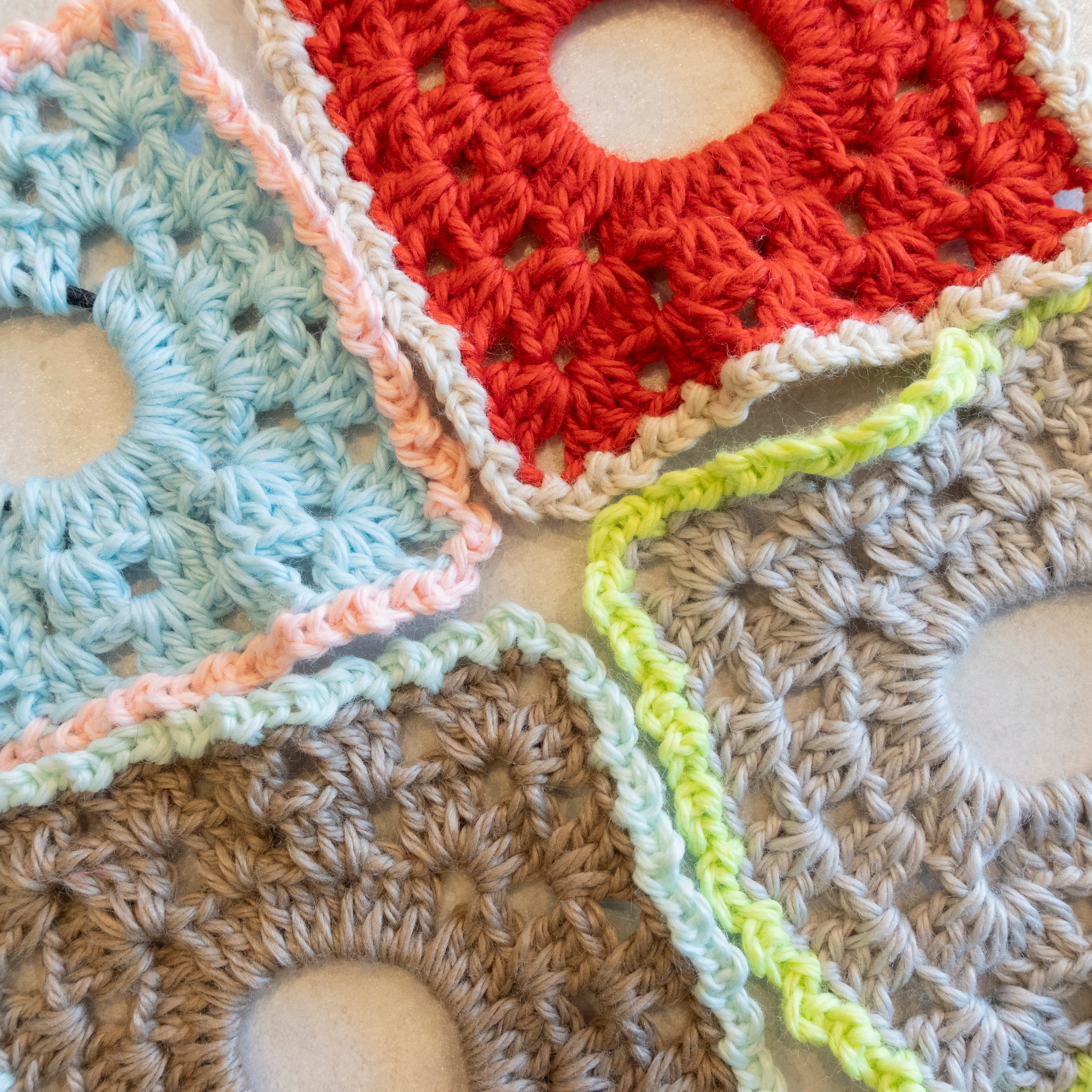 2月24日|かぎ針編みの基本で編める!グラニースクエアシュシュWS@シブヤ手芸部(渋谷スクランブルスクエア9階)