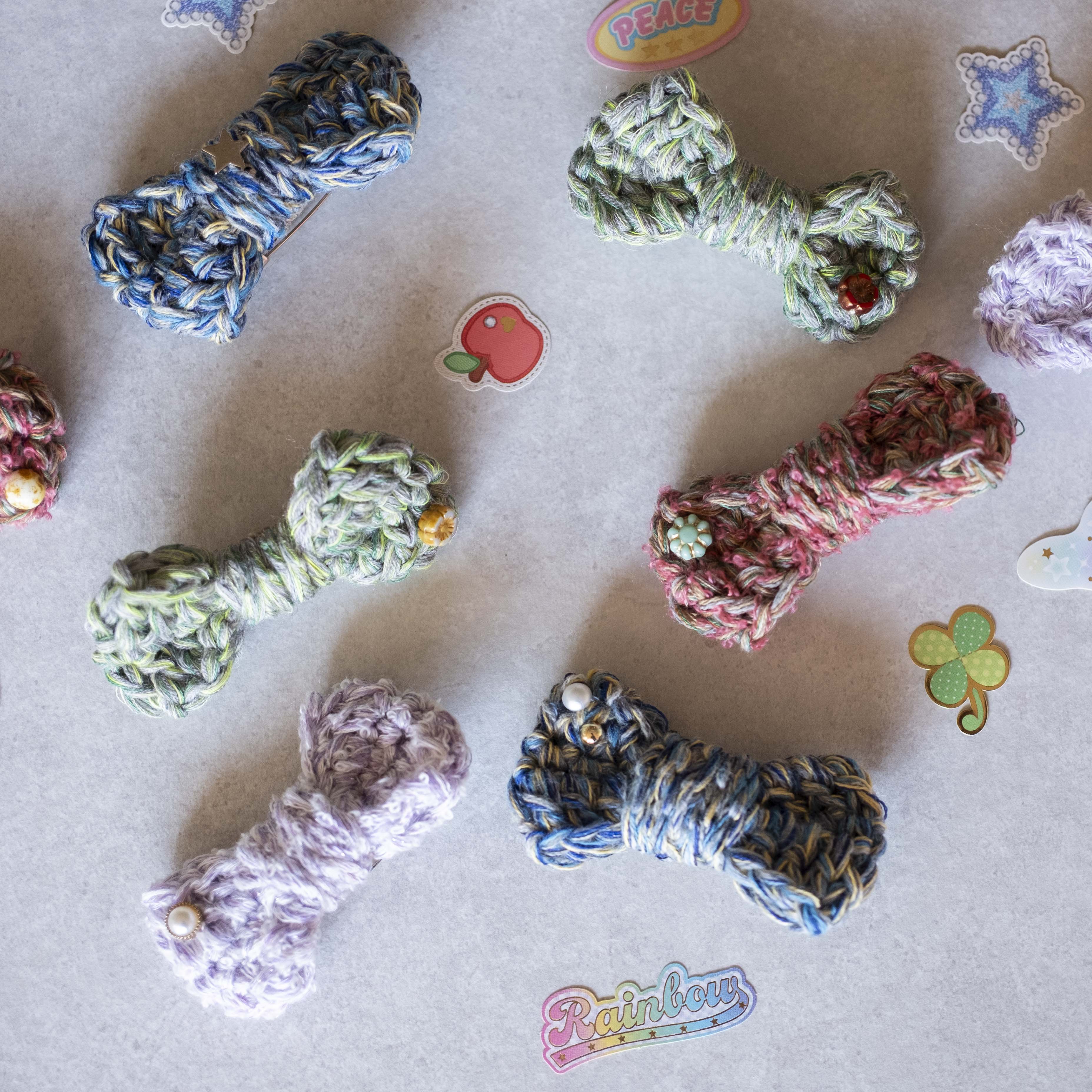 3月8日|ミックスヤーンで編む、かぎ針編みのペアリボン by ハッピーパンチ編みーズ