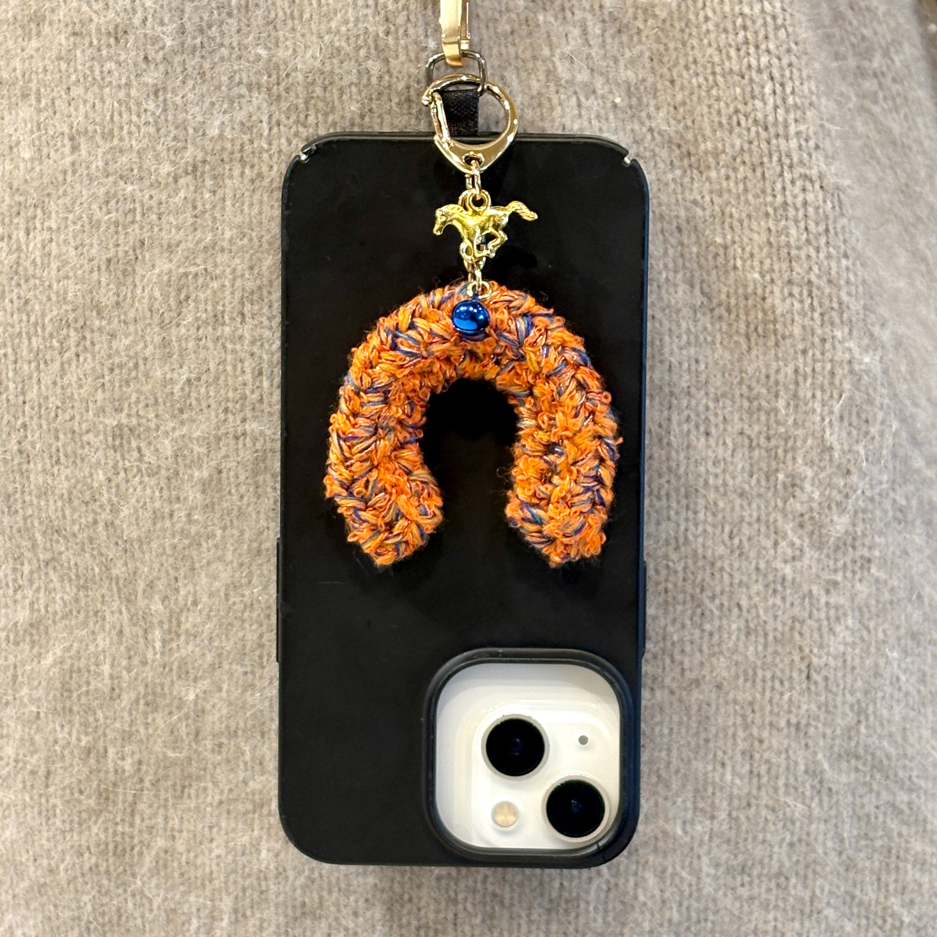 【AM追加開催!】5月4日|ミックスヤーンで編む、馬のひづめ型キーホルダー by ハッピーパンチ編みーズ