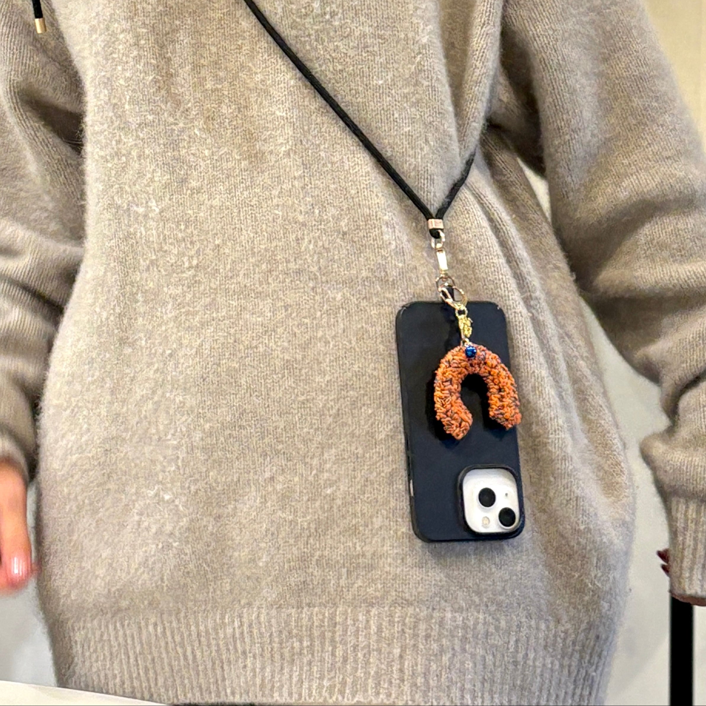 1月12日|ミックスヤーンで編む、馬のひづめ型キーホルダー by ハッピーパンチ編みーズ