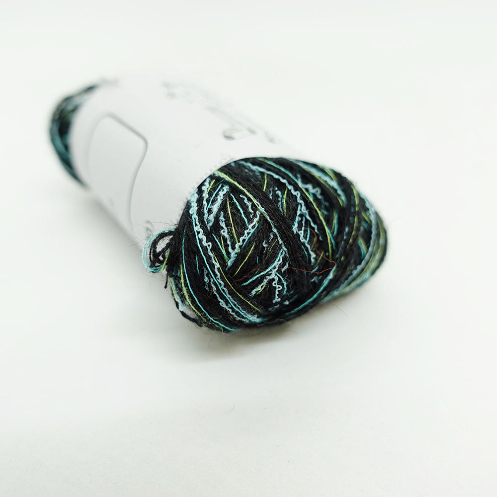 [Limited to one item] Set of 10 small rolls of sock yarn - Blue Spotted Cat (BLACK series)