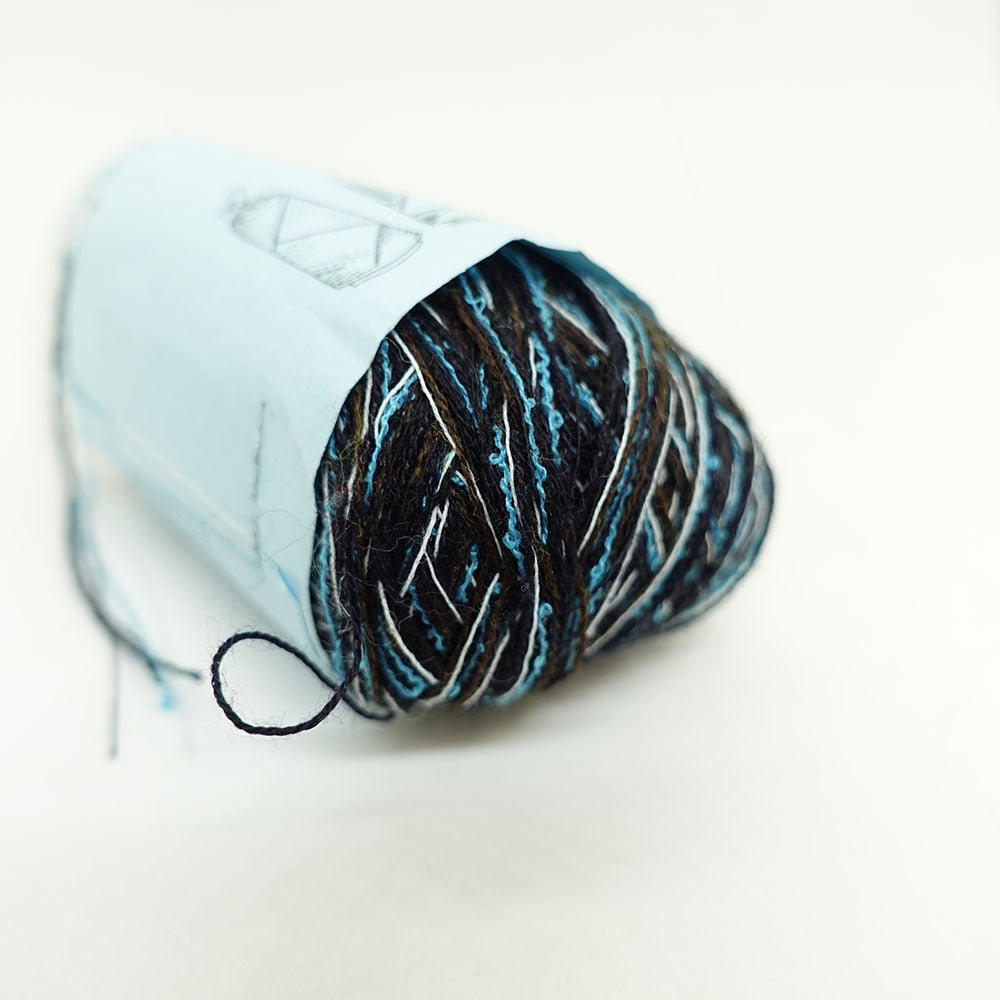 [Limited to one item] Set of 10 small rolls of sock yarn - Blue Spotted Cat (BLACK series)