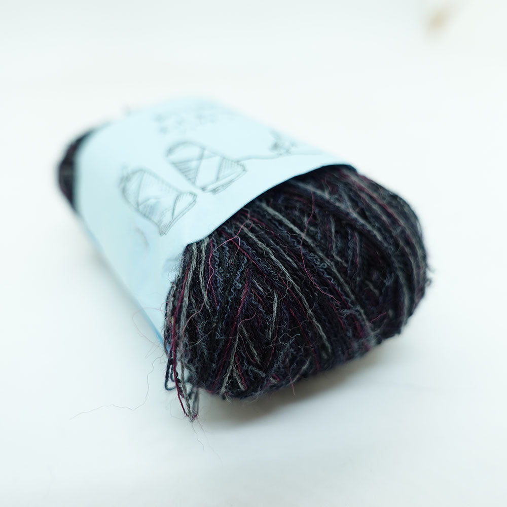 [Limited to one item] Set of 10 small rolls of sock yarn - Souvenir Acorn (BLACK series)