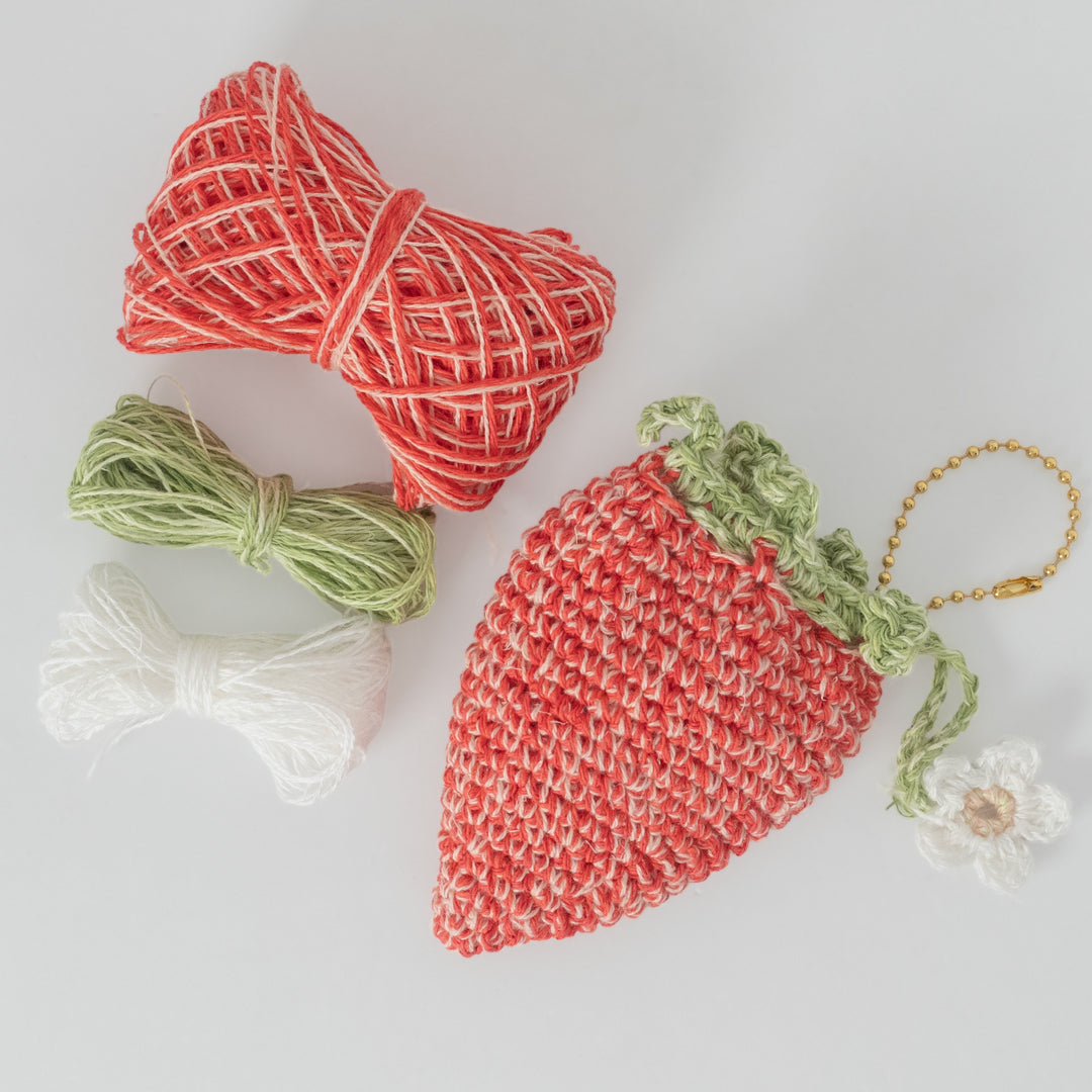 【パターン＋糸】Strawberry Mini Pouch Charm Kit【ミニポーチチャームキット】