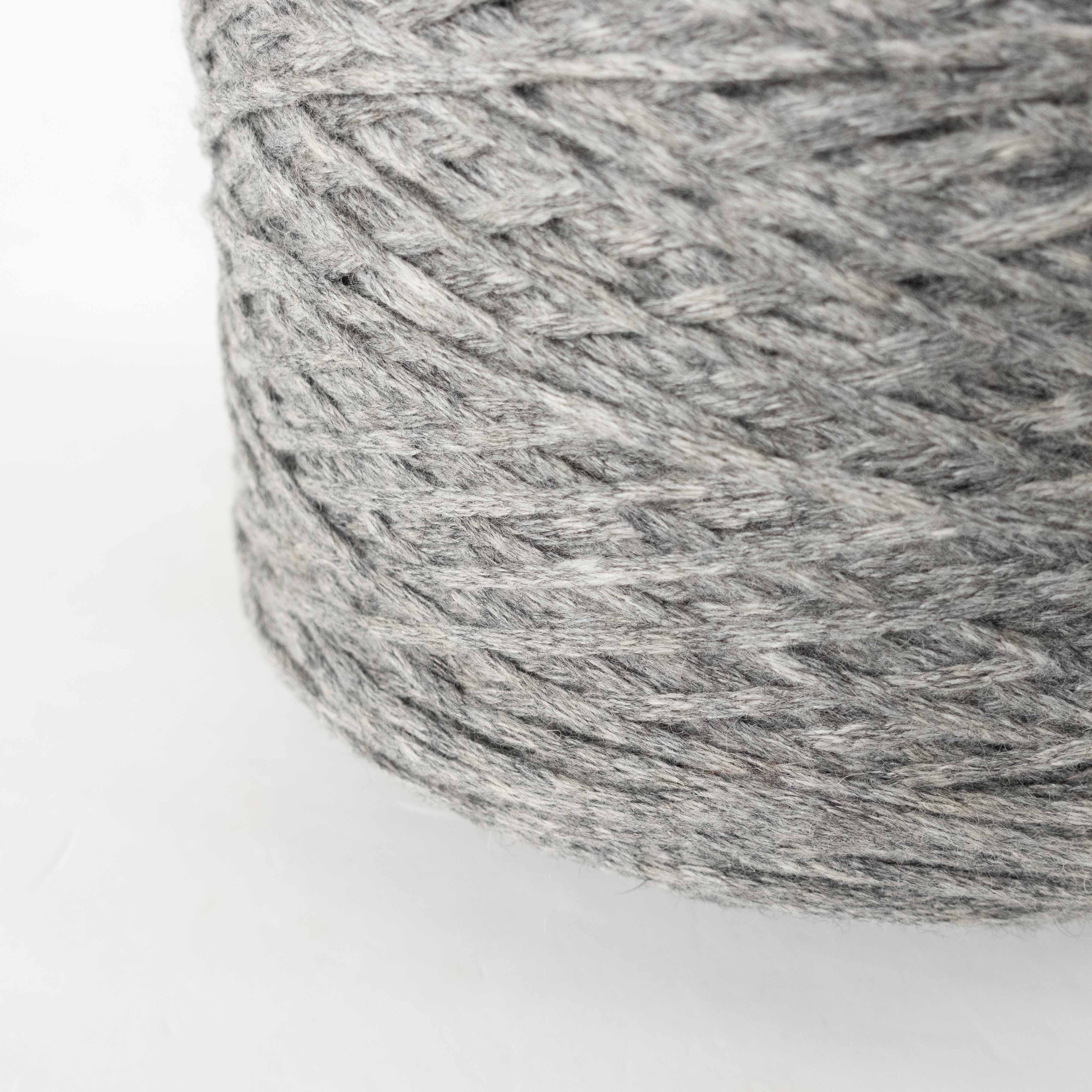 1/1.6 RACCOON LILY YARN