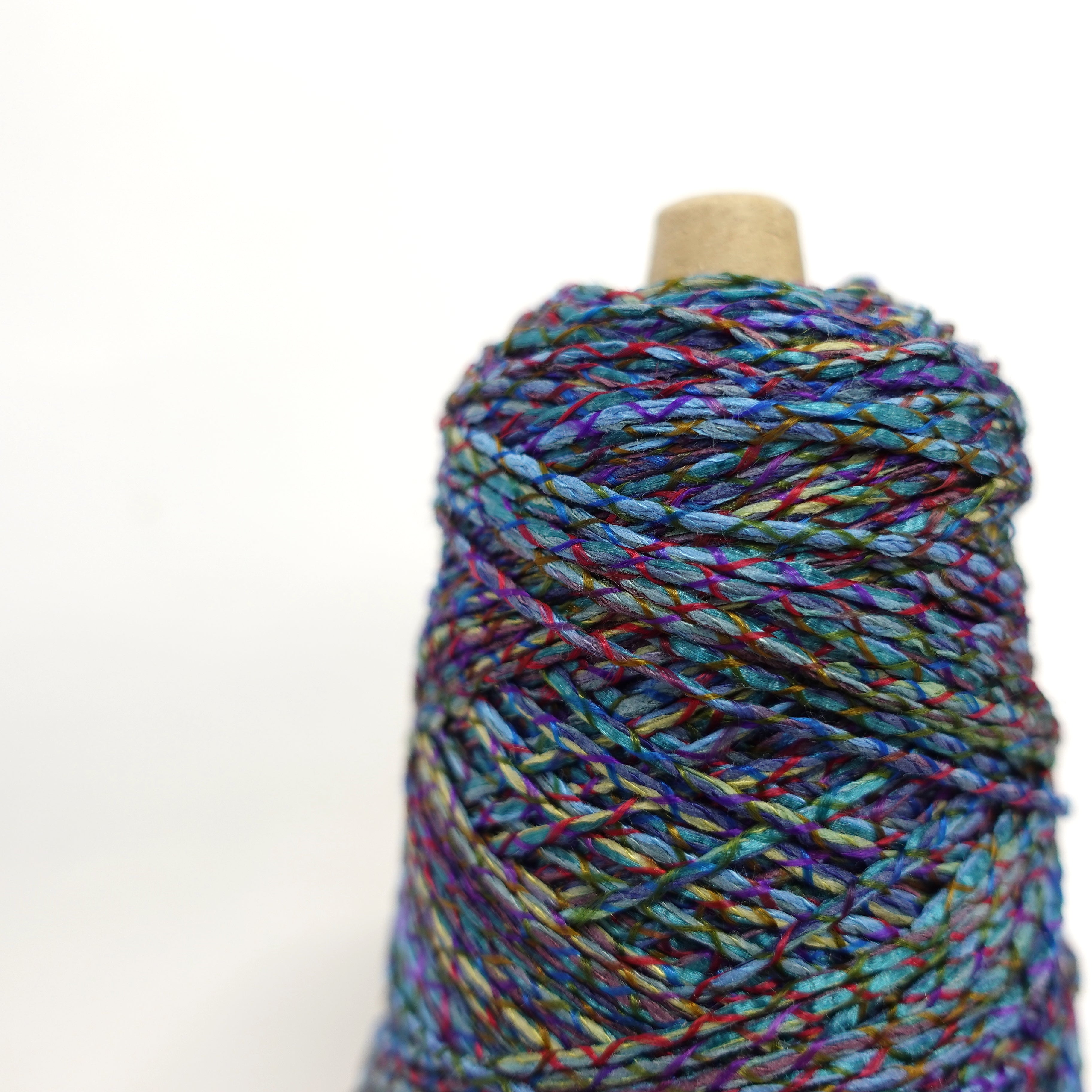 1/3.4 Rainbow Twisted Yarn Escape / Rainbow Co., Ltd.