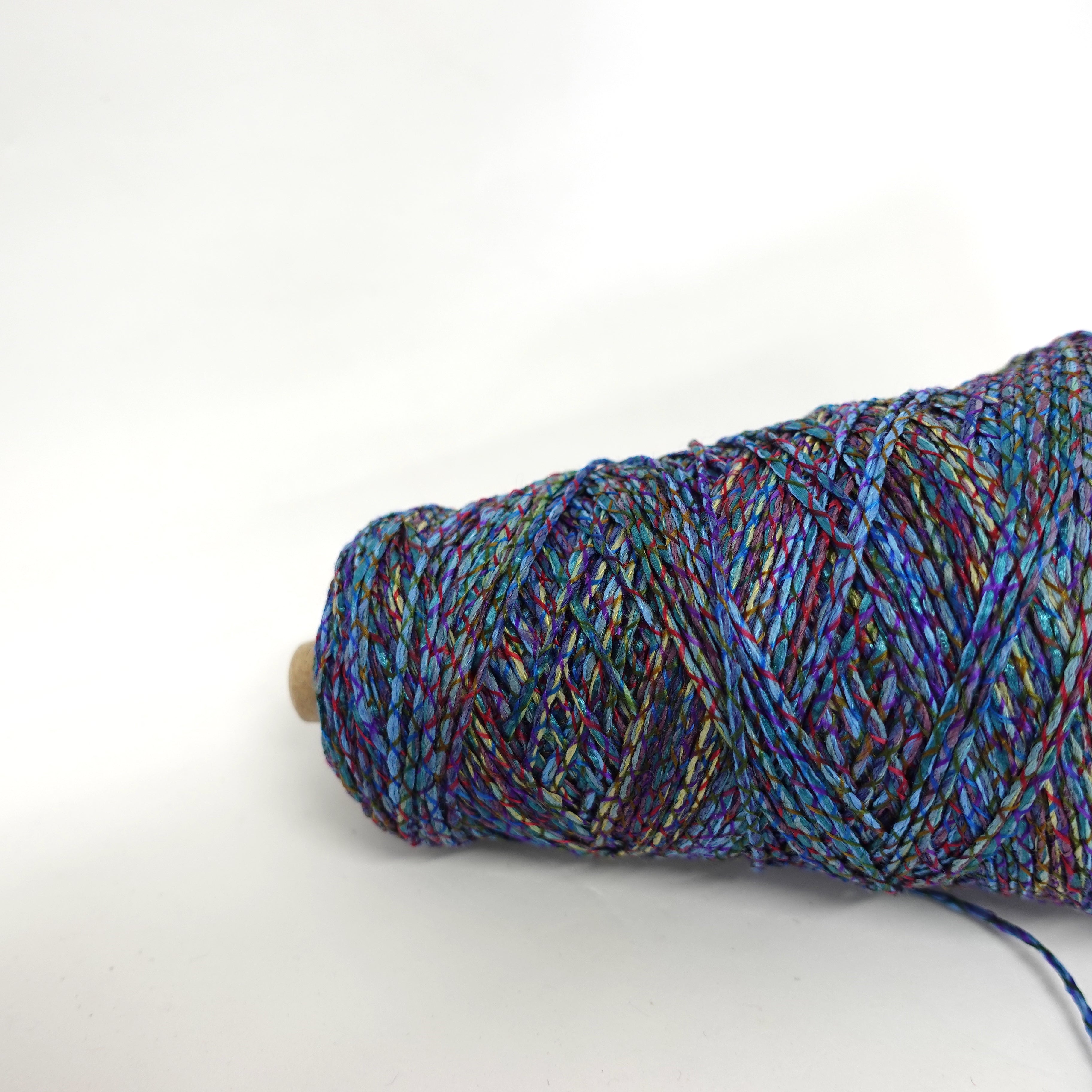 1/3.4 Rainbow Twisted Yarn Escape / Rainbow Co., Ltd.