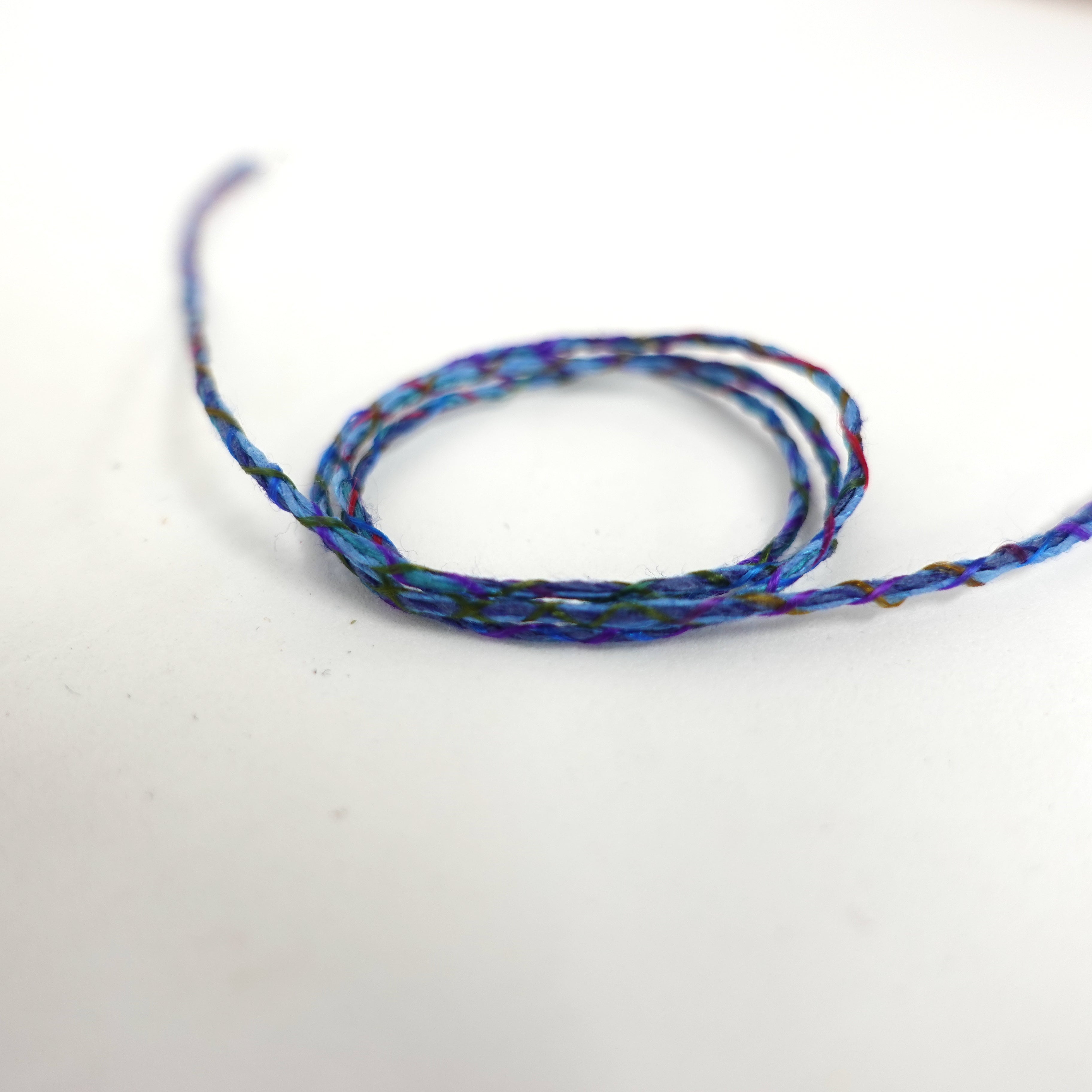 1/3.4 Rainbow Twisted Yarn Escape / Rainbow Co., Ltd.