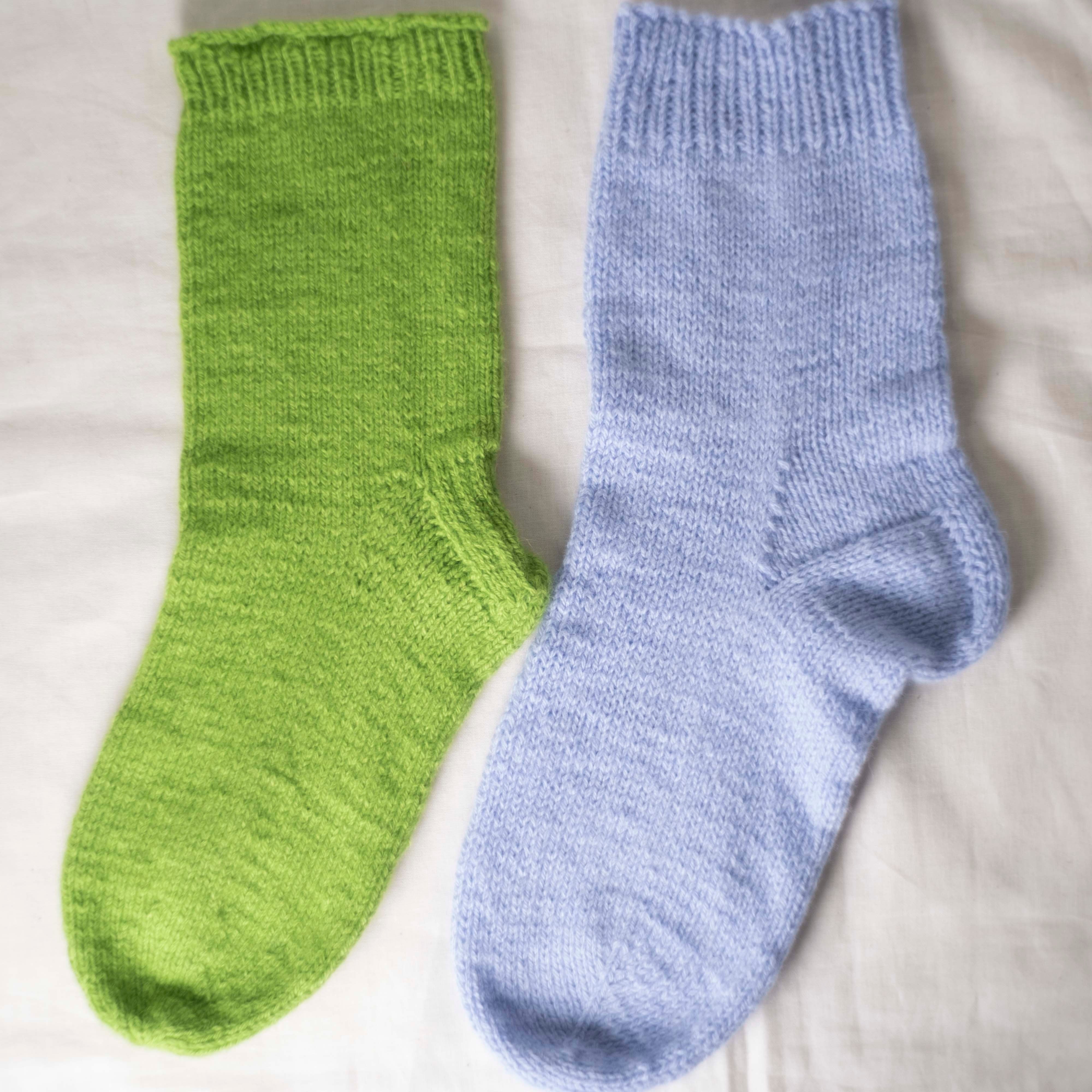[Socks pattern] Basic socks made with sock yarn [Free] <PDF data>