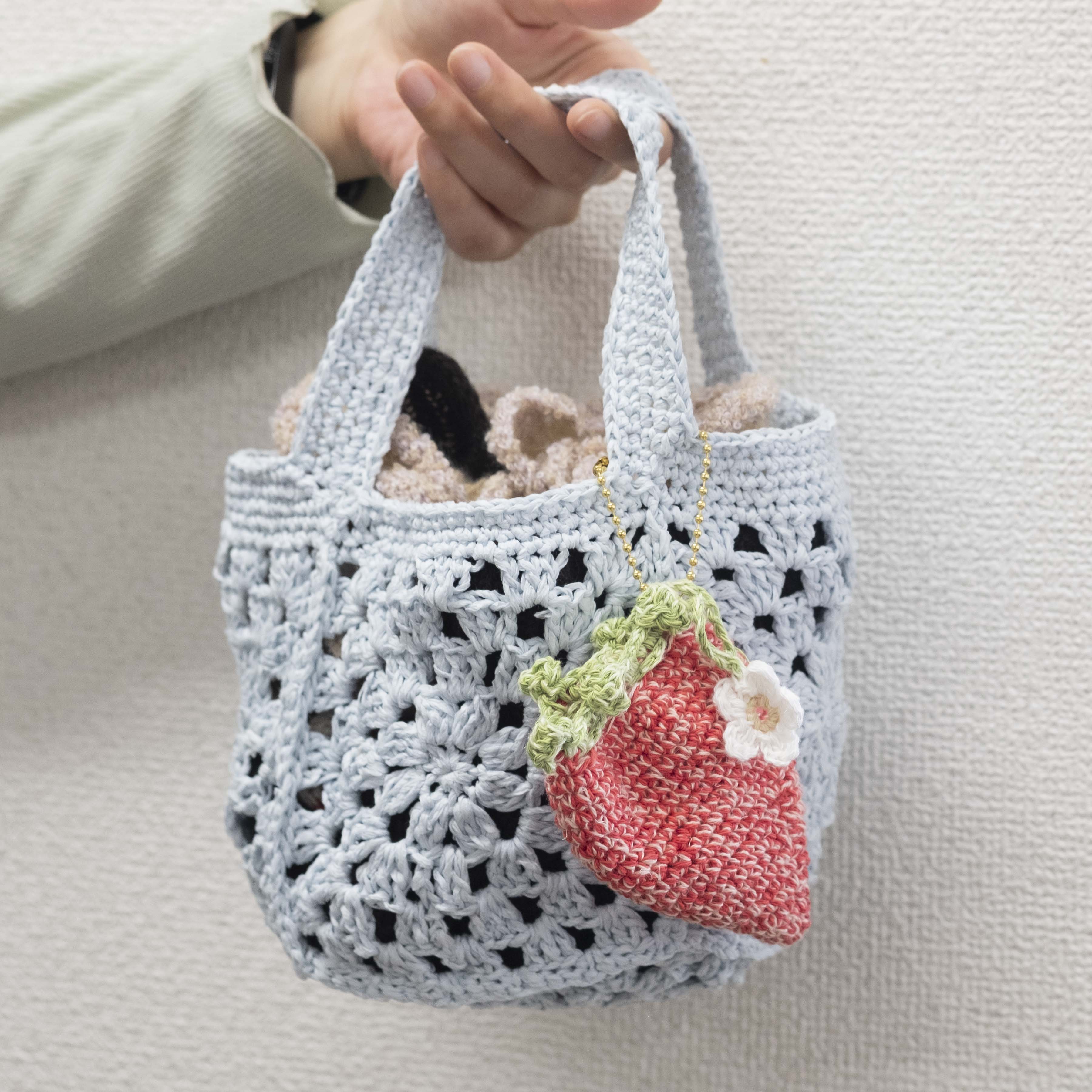 【パターン＋糸】Strawberry Mini Pouch Charm Kit【ミニポーチチャームキット】